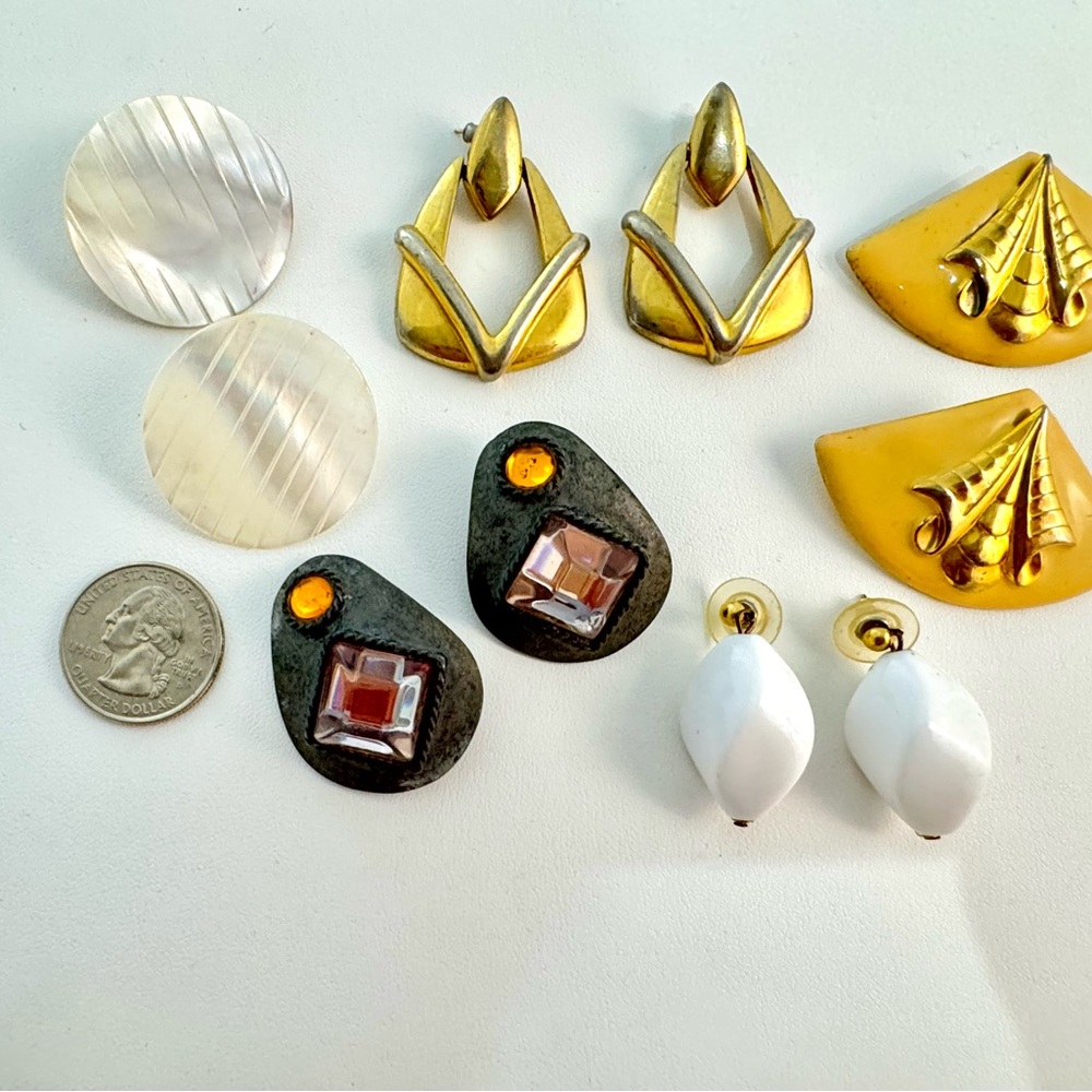 5prs 1980s Vintage Earring Set with Gold and White Accents Chunky Statement